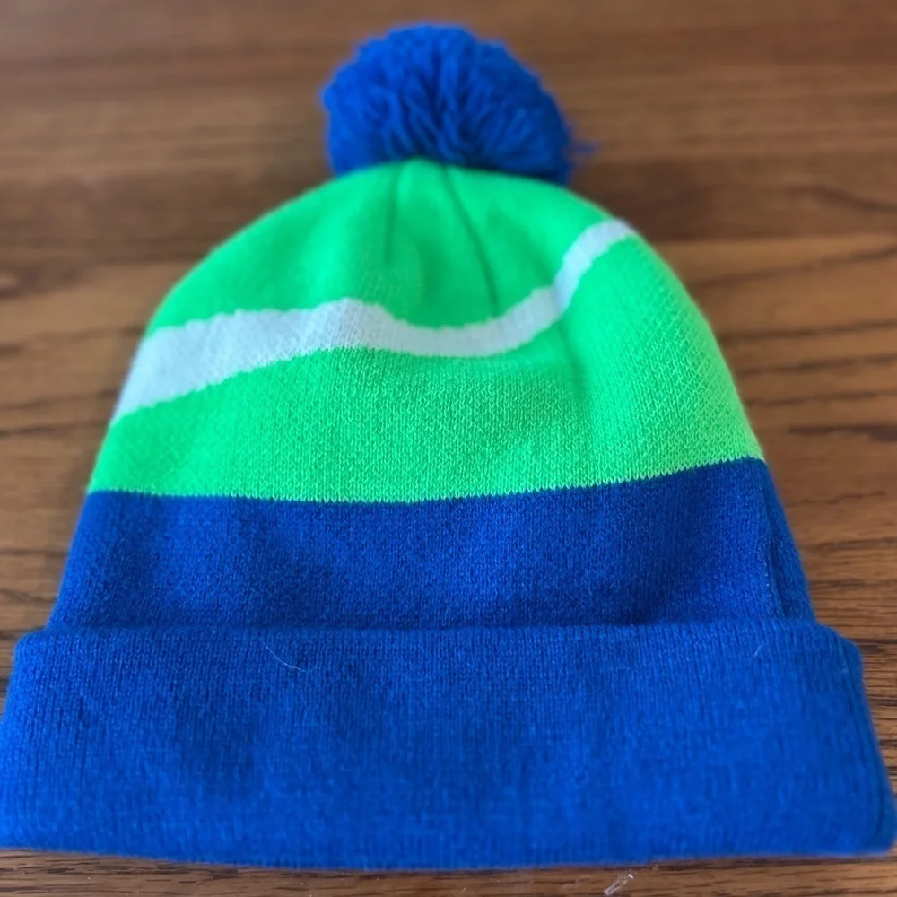 ❤️5 For $20❤️ Nike Knit Youth Beanie Nike Check & a Pom Pom on Top❤️ Size Youth